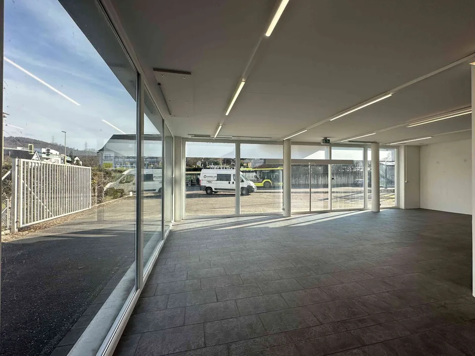 Geschäftshaus an der Hauptstrasse im Zentrum von Bubendorf