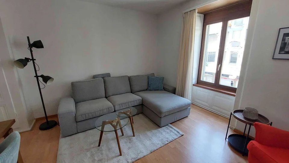 Möblierte 3.5-Zimmer-Wohnung in historischem Gebäude in Biel