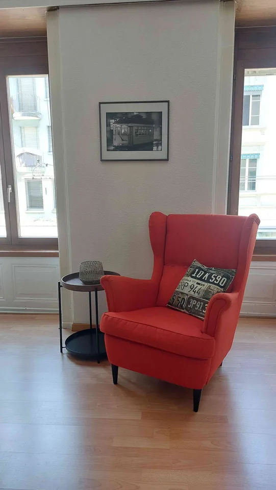 Möblierte 3.5-Zimmer-Wohnung in historischem Gebäude in Biel