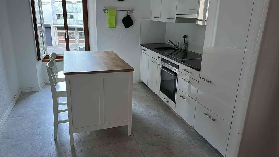 Möblierte 3.5-Zimmer-Wohnung in historischem Gebäude in Biel