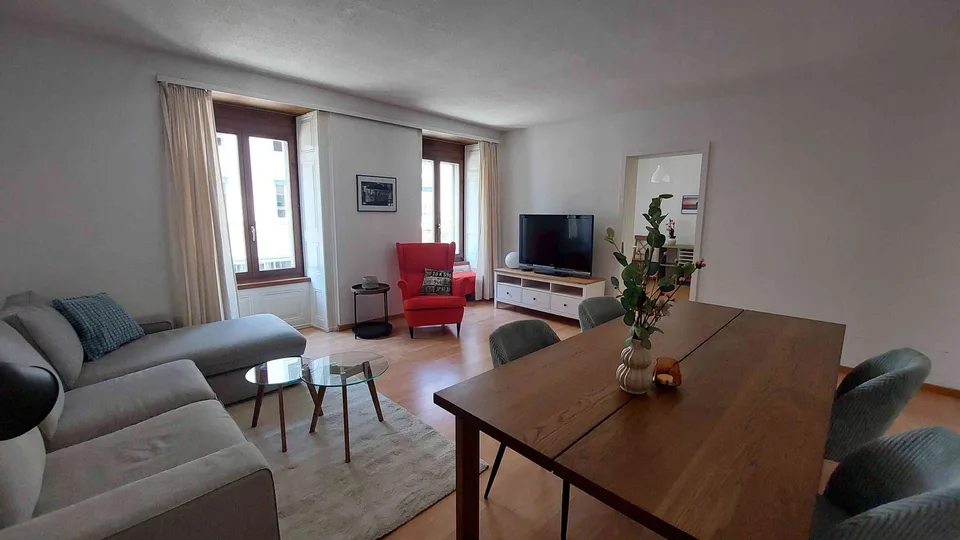 Möblierte 3.5-Zimmer-Wohnung in historischem Gebäude in Biel