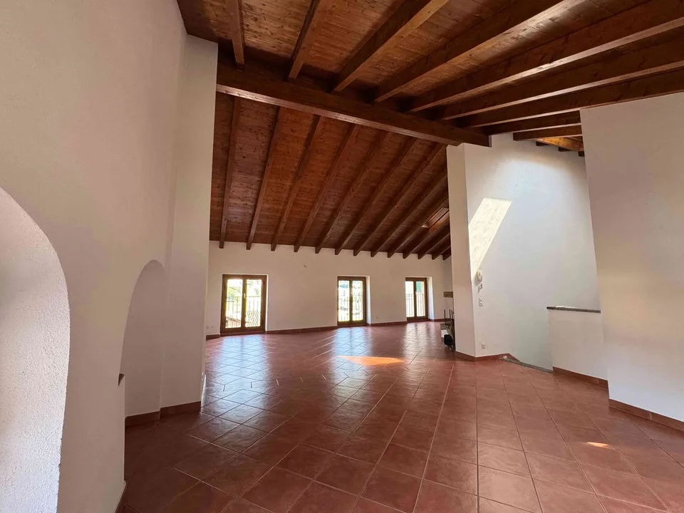 Grande appartamento 4.5 loc. in casa bifamiliare a Barbengo Cadepiano