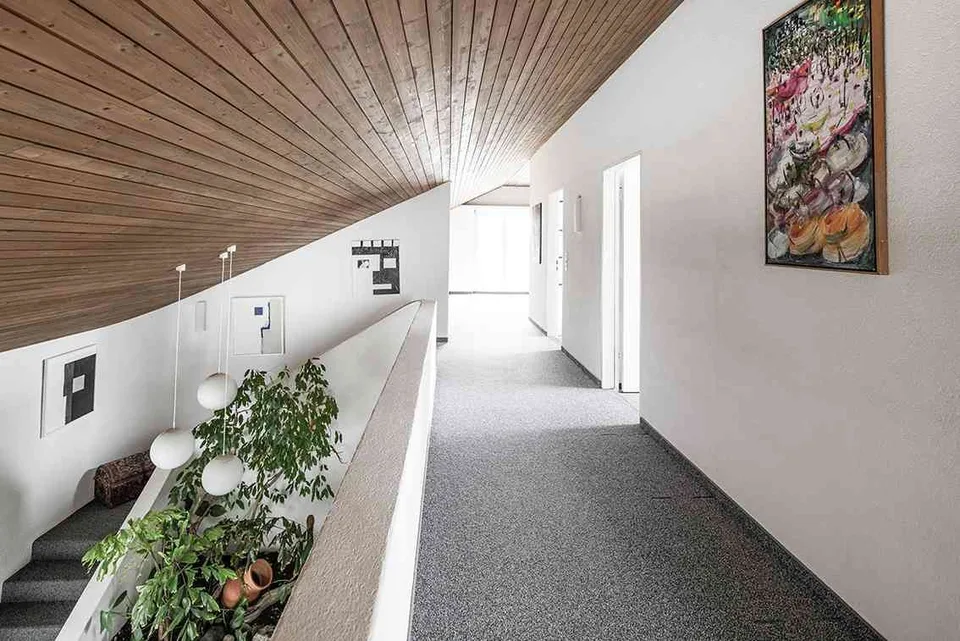 Grosszügiges 9.5-Zimmer Einfamilienhaus in Wohnquartier mit Weitsicht – photo 7 sur 16