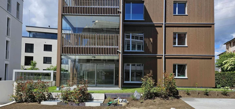 3.5-Zimmer-Wohnung im Holzneubau | 100m² | 2 Garagenplätze inkl. | 50m² Garten | Rigiblick | Baar