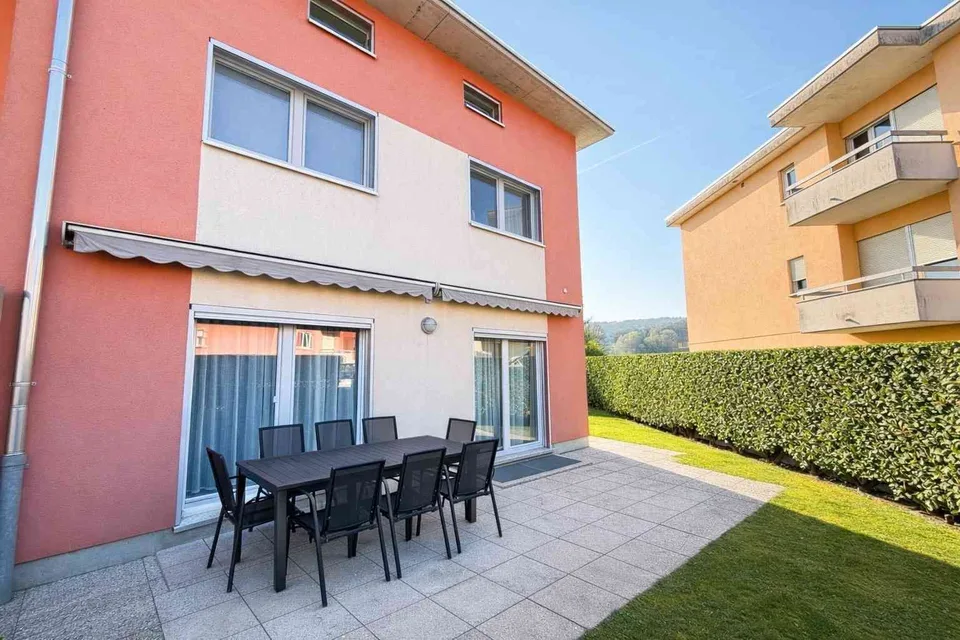 Moderna casa a schiera 4.5 con giardino a Genestrerio