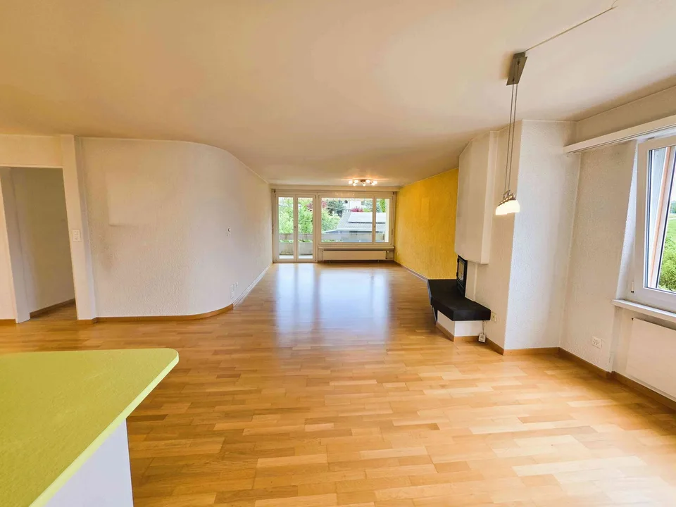 Schöne 4.5-Zimmer Dachwohnung - ruhig gelegen und doch zentral