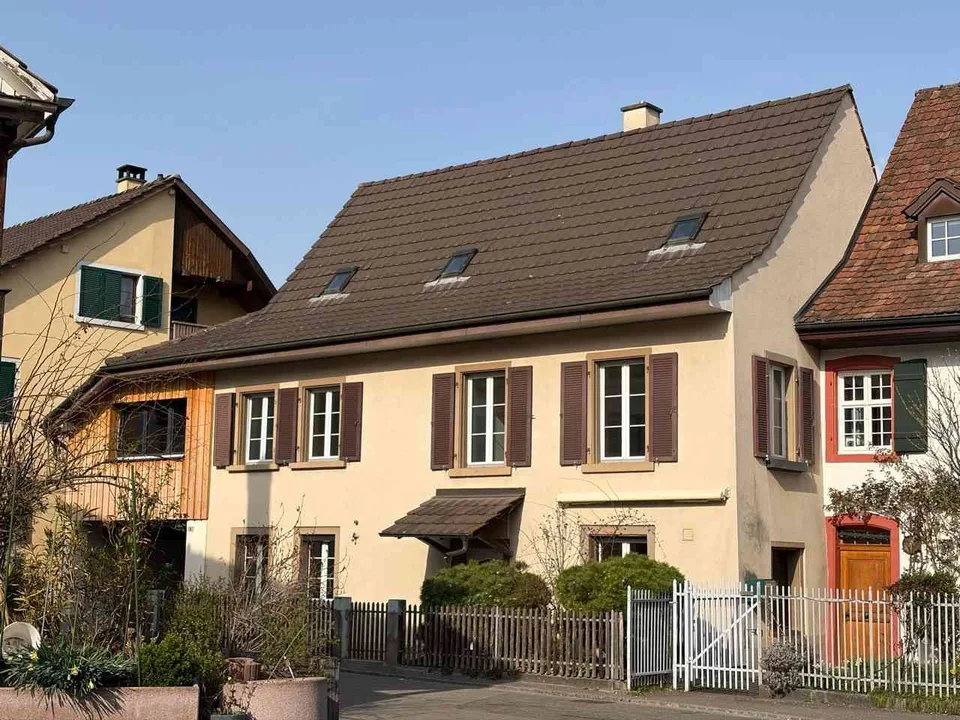 Exklusives 6.5-Zimmer-Einfamilienhaus – frisch kernsaniert in Frenkend