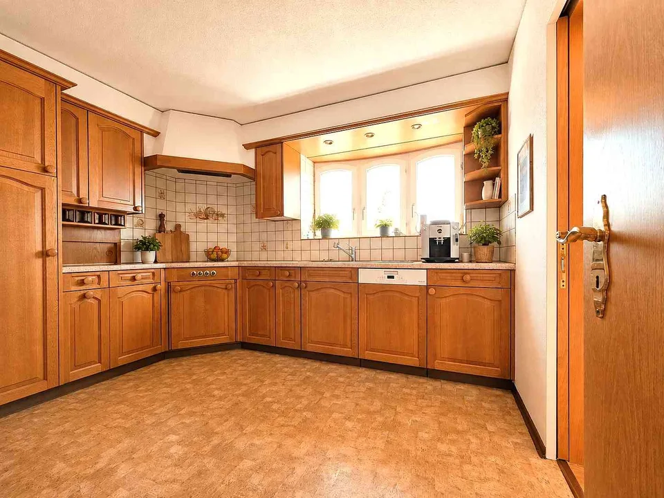 Charmantes 8.5-Zimmer-Einfamilienhaus an privilegierter Südhanglage – photo 7 of 22