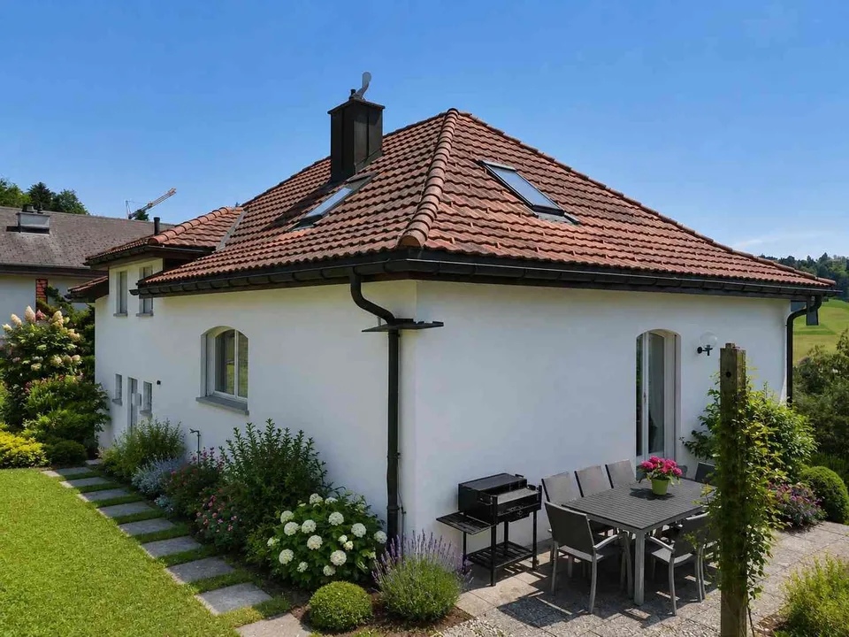 Charmantes 8.5-Zimmer-Einfamilienhaus an privilegierter Südhanglage – photo 4 of 22