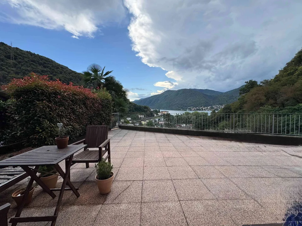 Maison avec vue sur le lac à Lugano-Figino