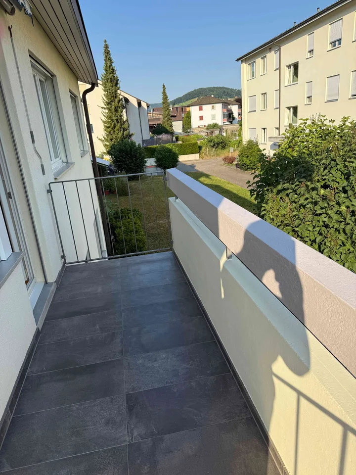 Helle 4.5-Zimmer-Wohnung mit Balkon und schöner Aussicht