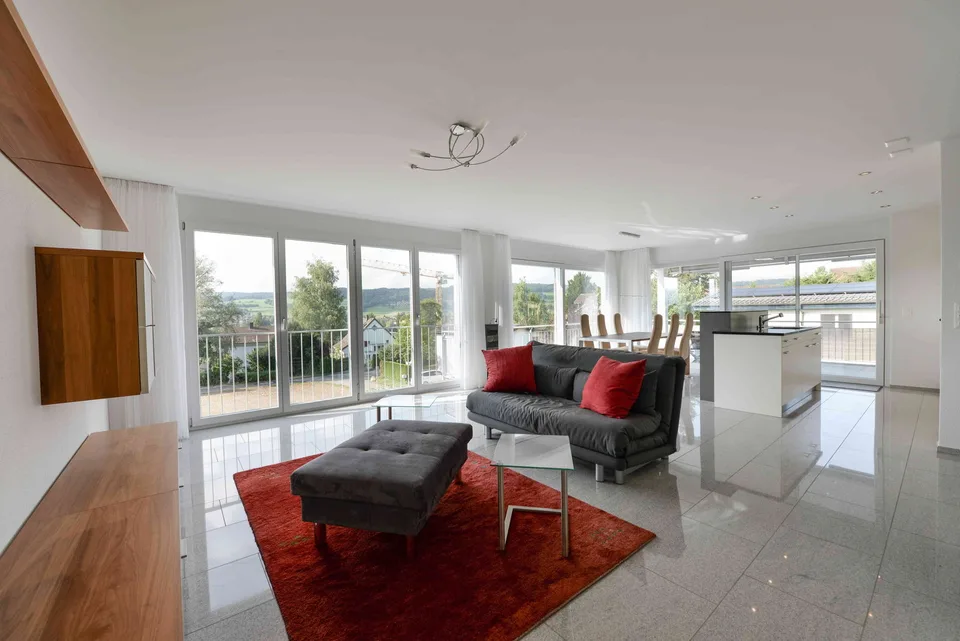 Moderne Wohnung mit grossem Balkon und herrlicher Aussicht