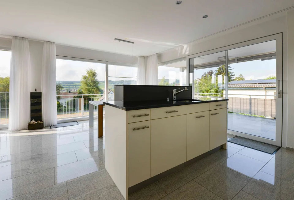 Moderne Wohnung mit grossem Balkon und herrlicher Aussicht