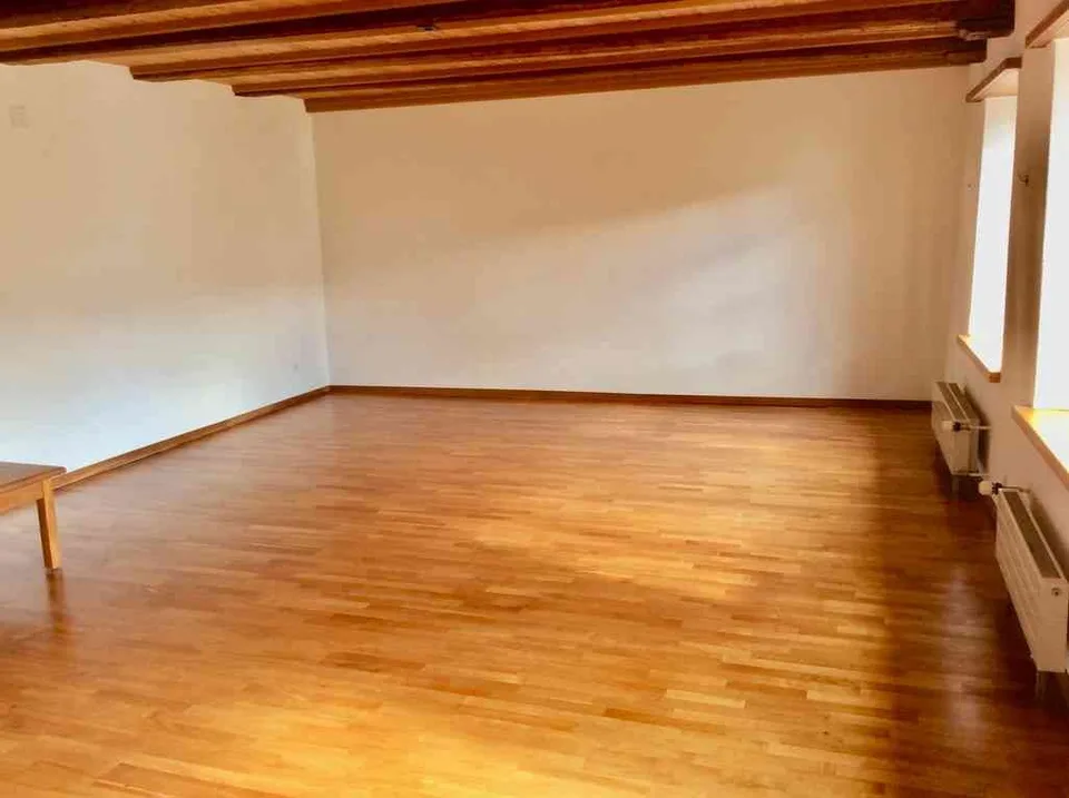 Sehr schöne, grosszügige Altbauwohnung