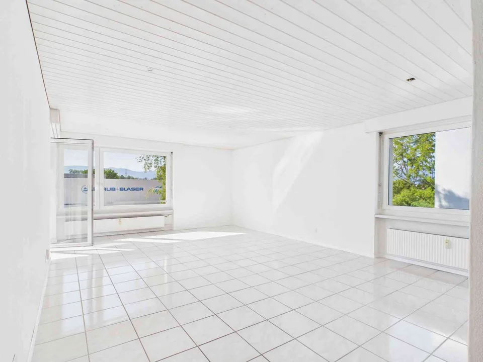 4.5-Zi. Wohnung mit Balkon, Garage & Lift an ruhiger Lage