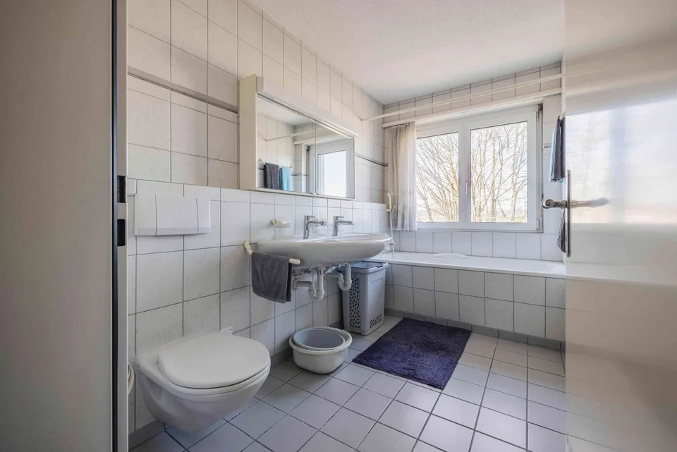 Charmante 3½-Zimmer-Dachgeschosswohnung mit Balkon & Tiefgarage – Foto 16 von 16