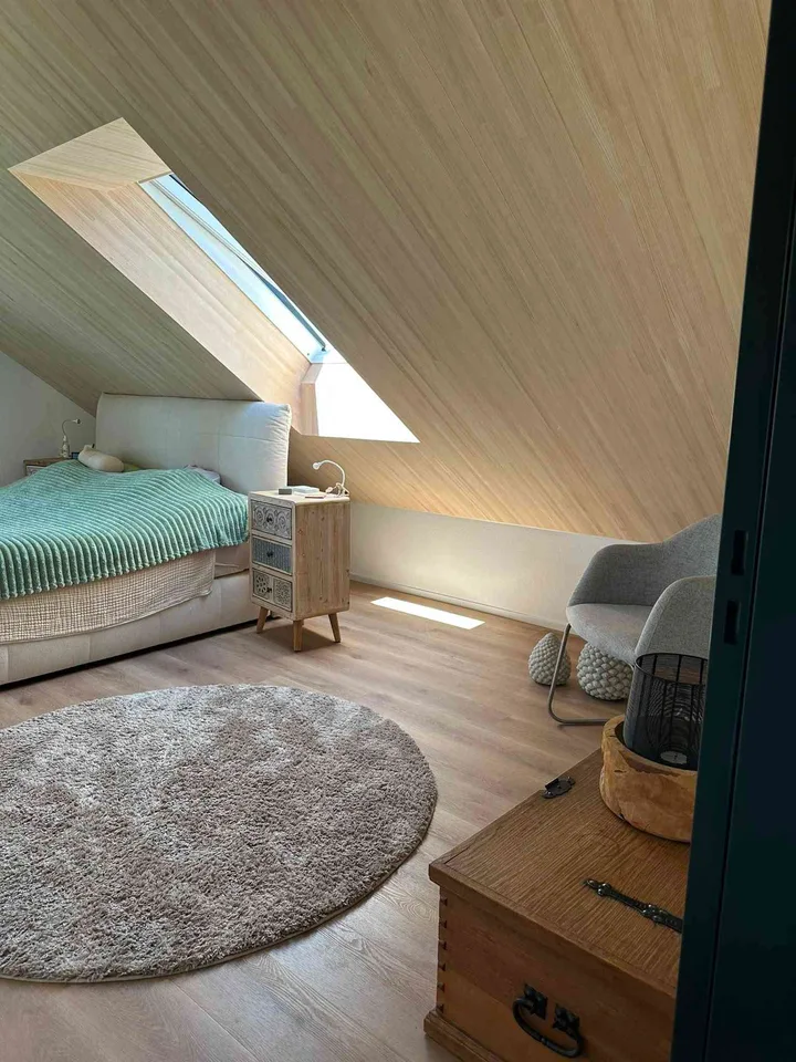 Neuwertige 4.5 Zimmer-Dachwohnung am Dorfrand von Einsiedeln