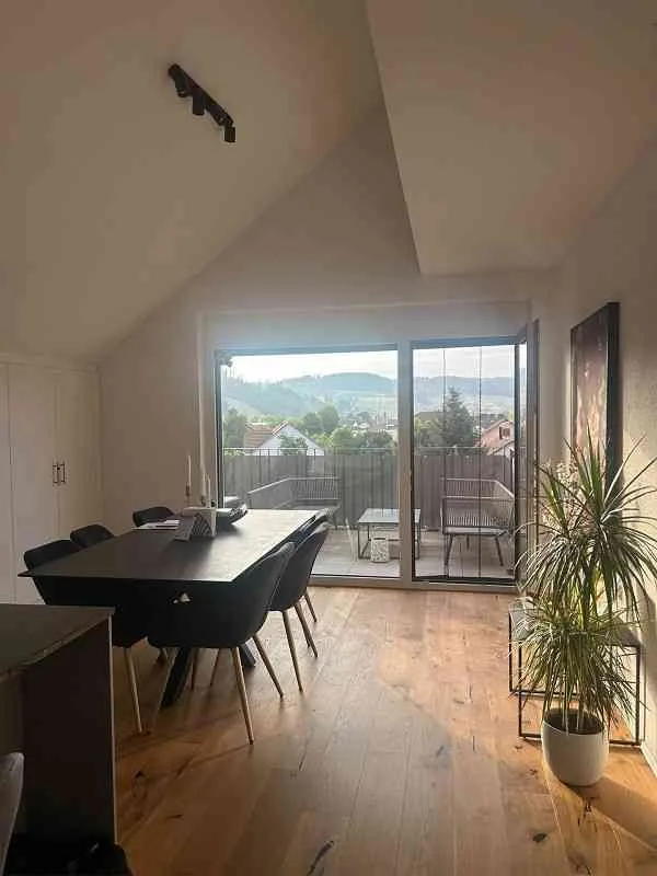 Preiswerte & grosszügige Maisonettewohnung mit 2 Terrassen
