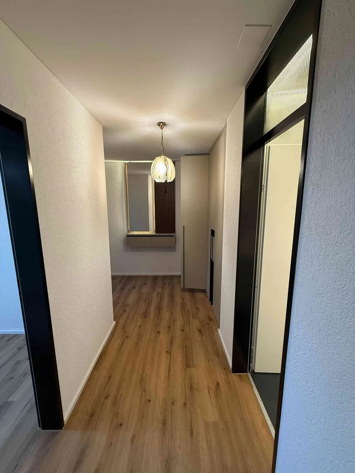 Erstbezug nach Renovation – 3.5-Zimmer-Wohnung mitten im Dorfkern