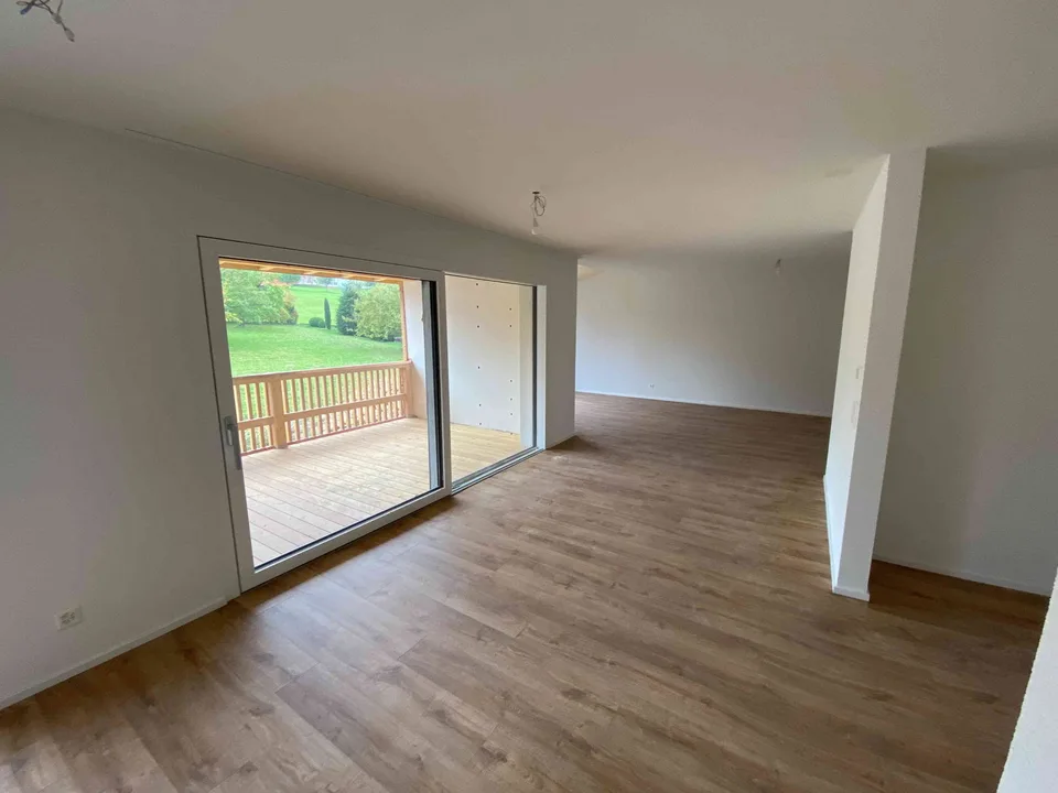 Moderne, grosse 4.5 Zimmerwohnung