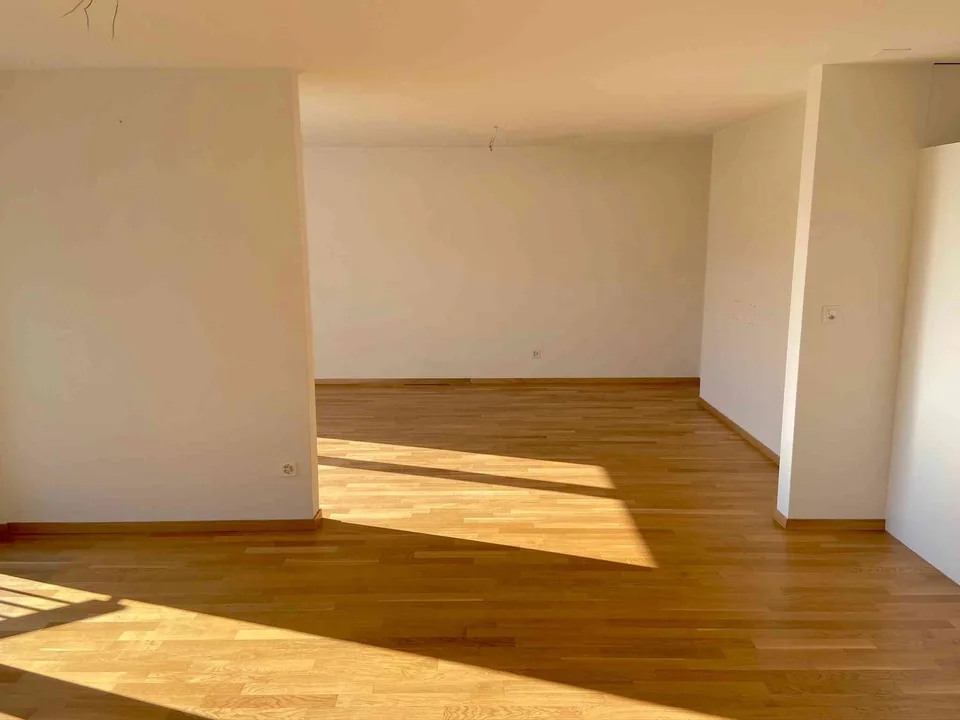 Moderne 4.5 Zimmer Wohnung mit Balkon