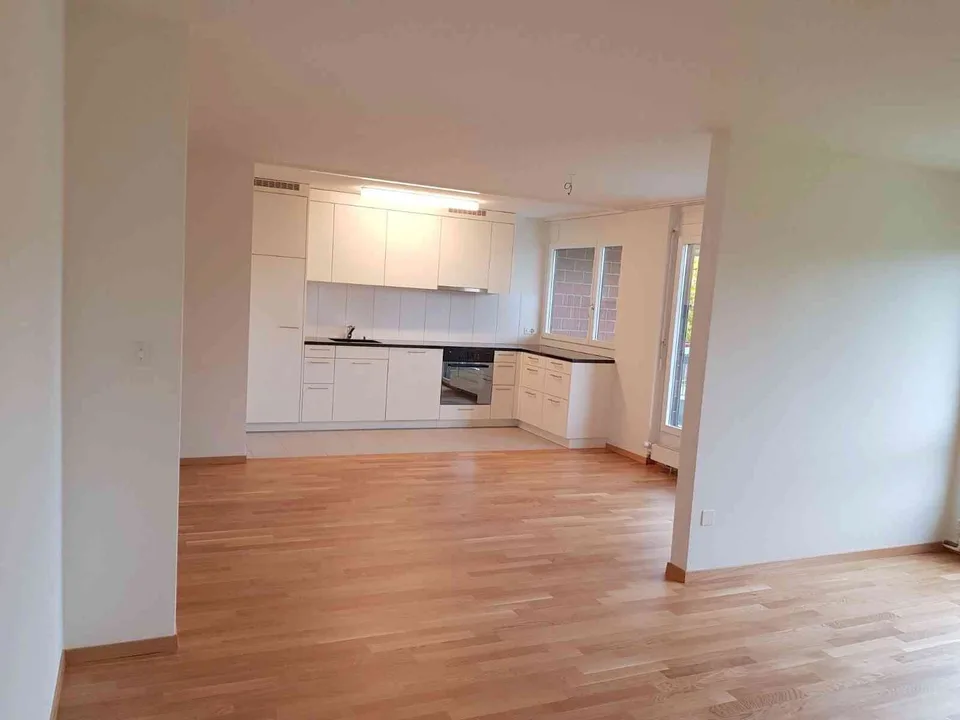 Moderne 4.5 Zimmer Wohnung mit Balkon