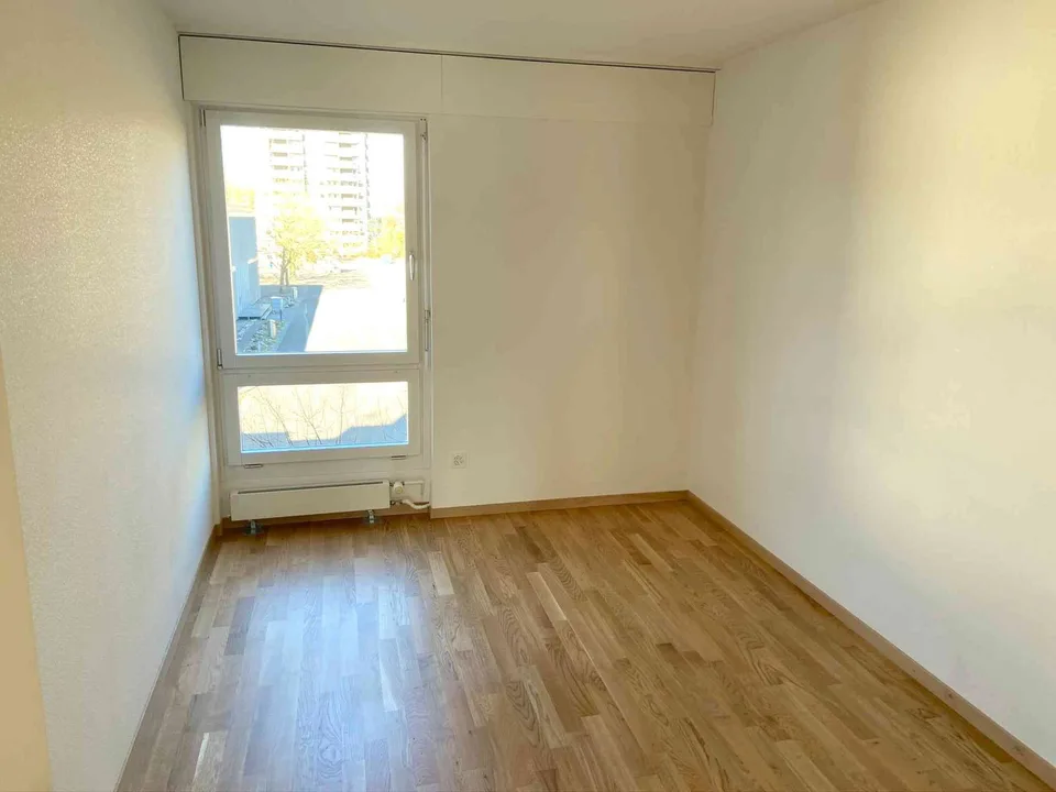 Moderne 4.5 Zimmer Wohnung mit Balkon