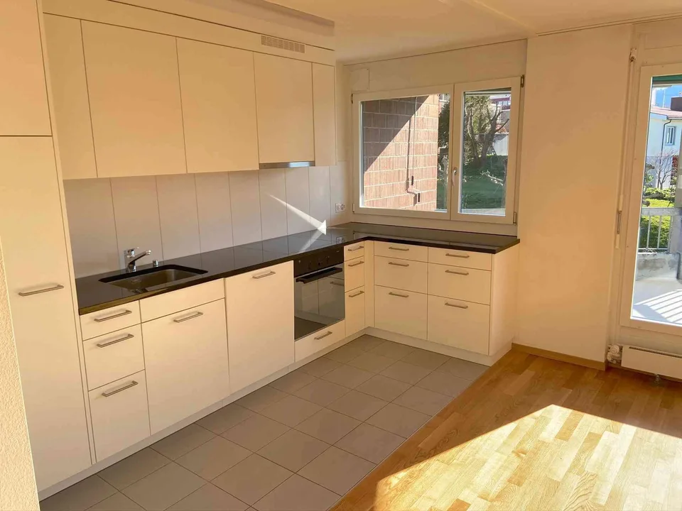 Moderne 4.5 Zimmer Wohnung mit Balkon