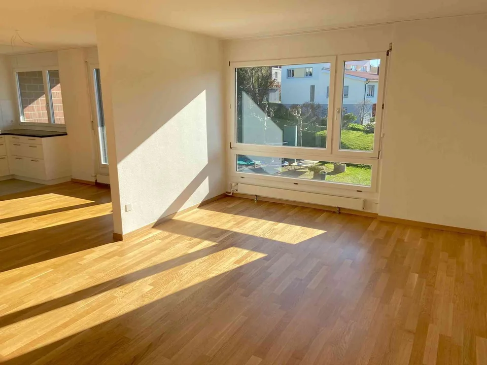 Moderne 4.5 Zimmer Wohnung mit Balkon