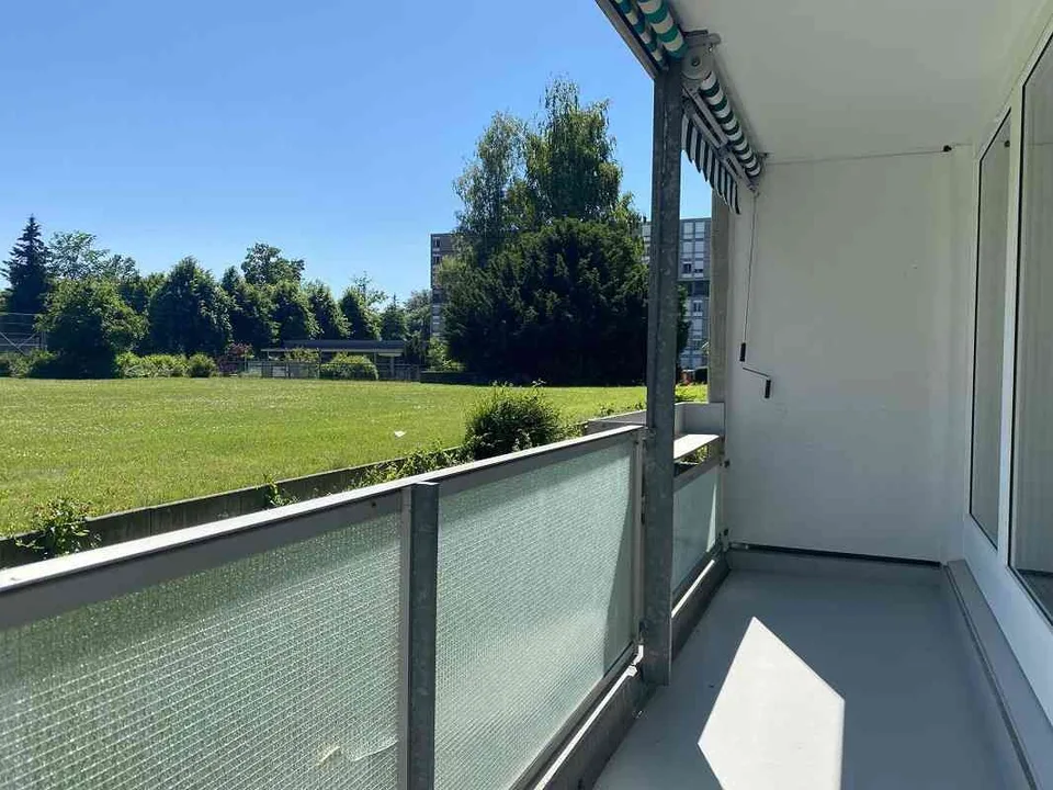 Wunderschöne 3.5 Zimmer Wohnung mit Aussicht ins Grüne