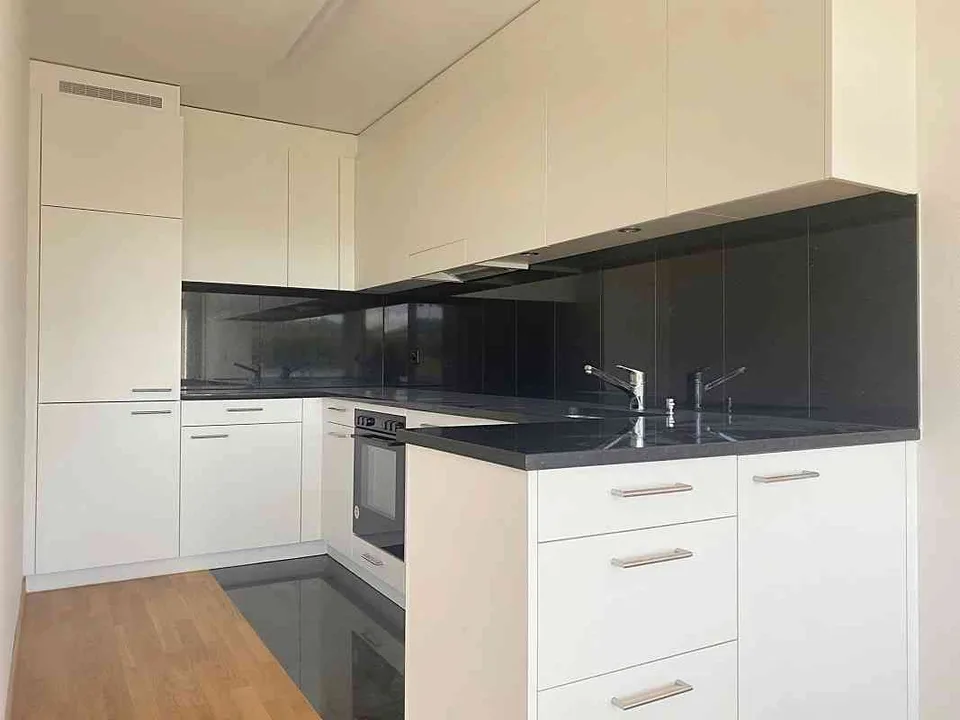 Wunderschöne 3.5 Zimmer Wohnung mit Ausblick ins Gründe (Nr. 4)