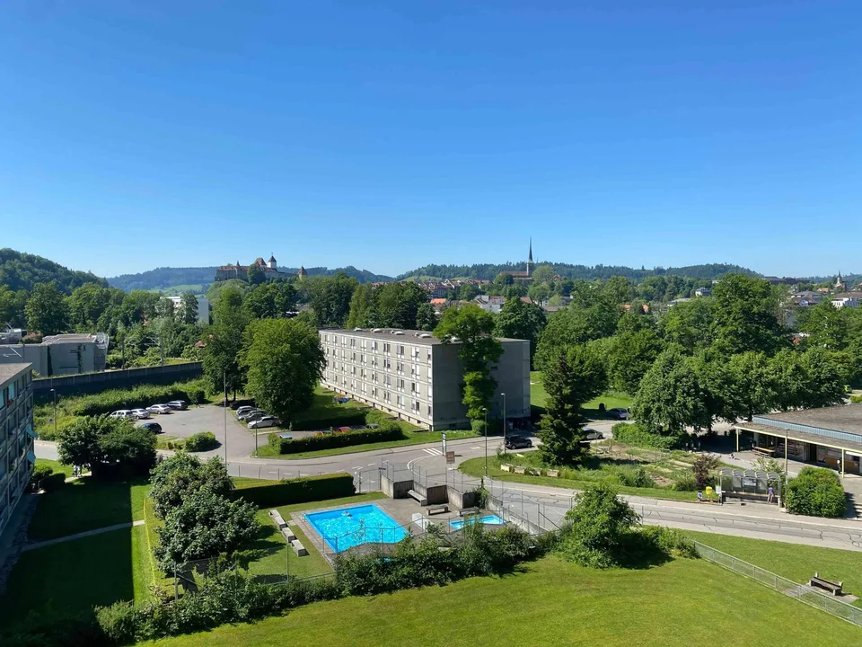 Moderne 4.5 Zimmer Wohnung mit toller Aussicht