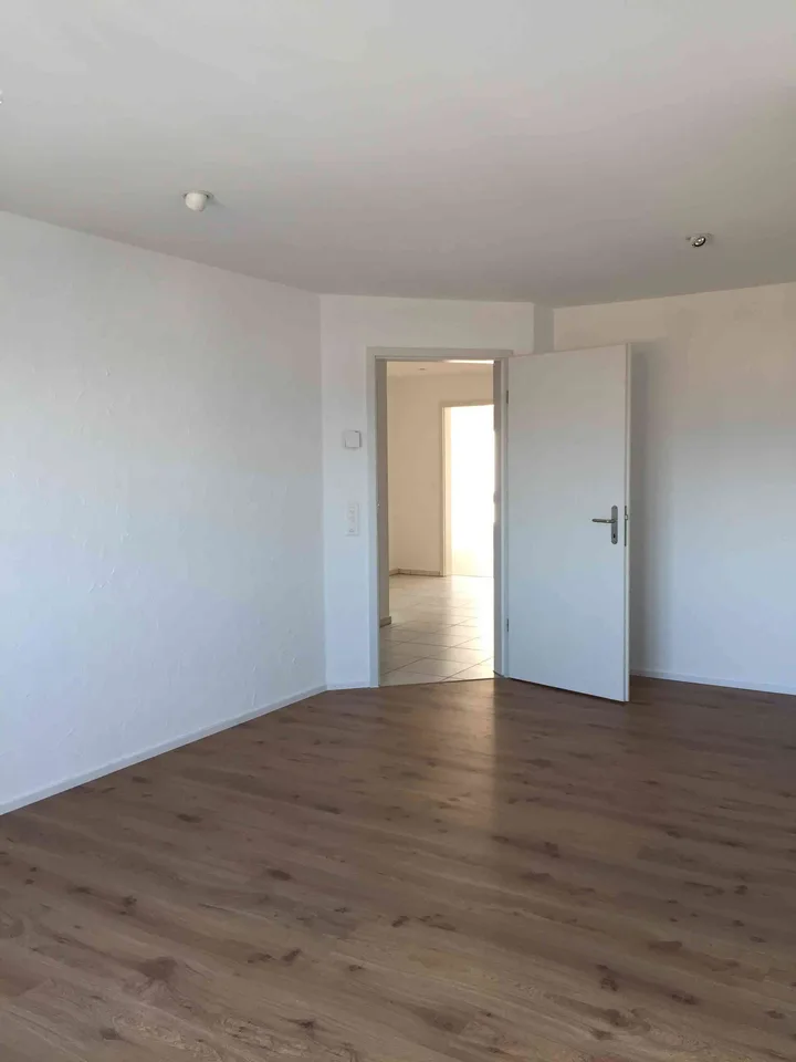 4.5 Zimmer Wohnung, ca. 150 m2, zu vermieten, mit grossem Balkon