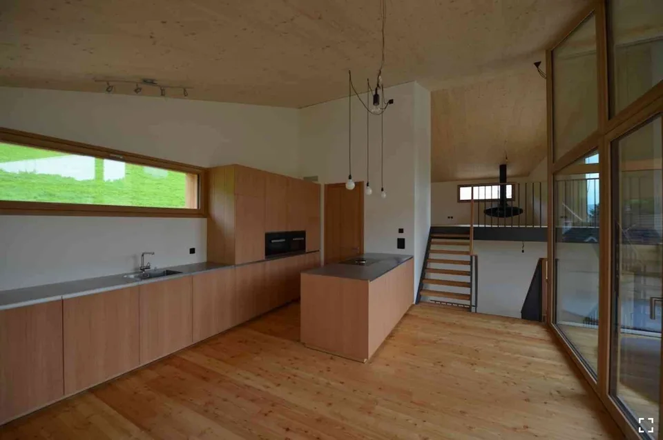 Aussichtsreiches Wohnen im kühlen Haus am Sonnenhang