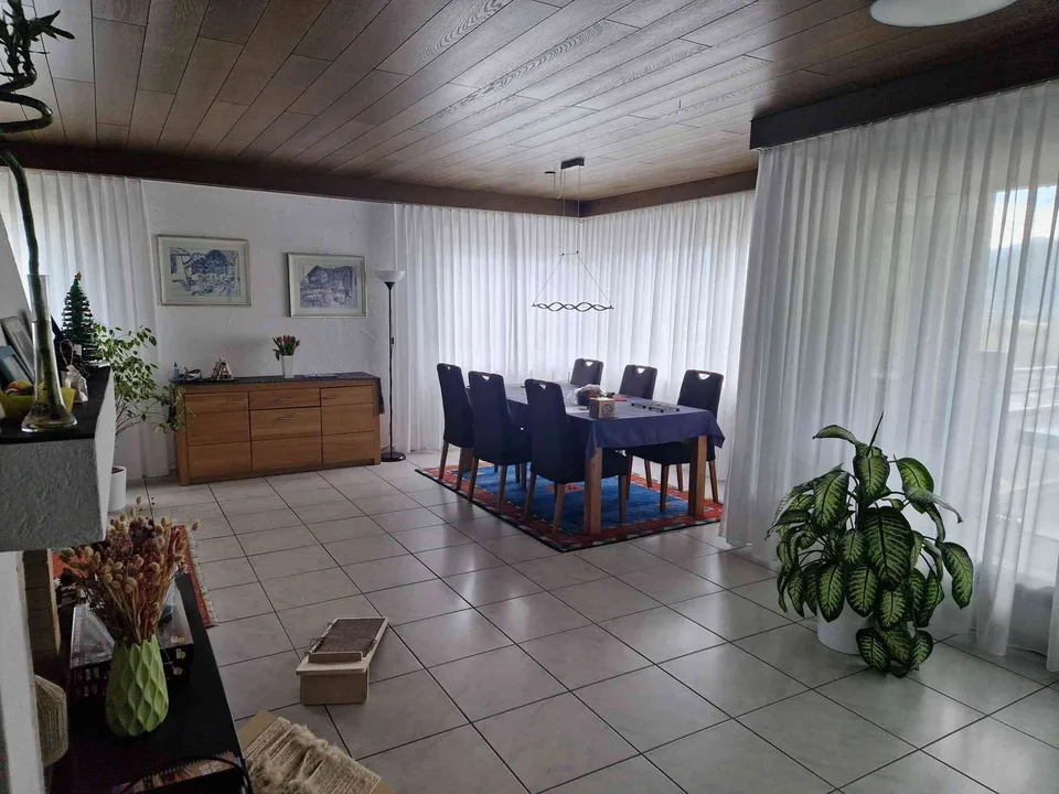 sehr grosse 5 1/2 Zimmerwohnung 16.OG mit schöner Aussicht