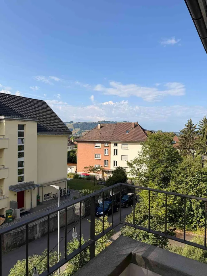 moderne 3-Zimmerwohnung 2. OG links