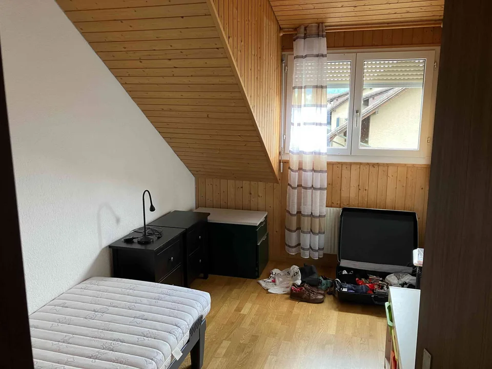Charmant appartement de 3,5 pièces en mansarde à Hasle près de Burgdorf !