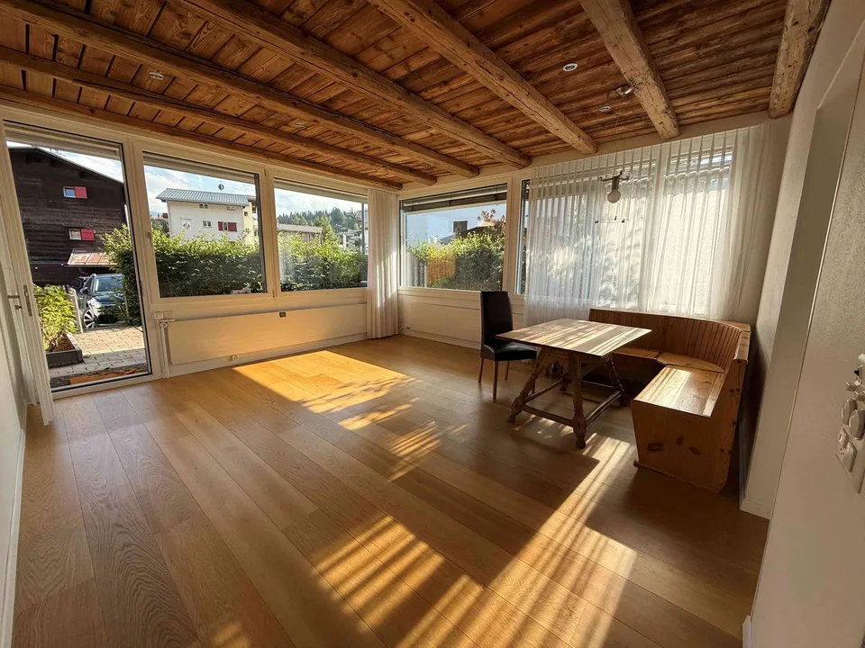 Helle 3 Zimmer-Wohnung mit Garten im Zentrum von Flims