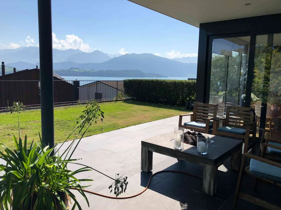 Gartenwohnung mit See- und Bergsicht an ruhiger Lage