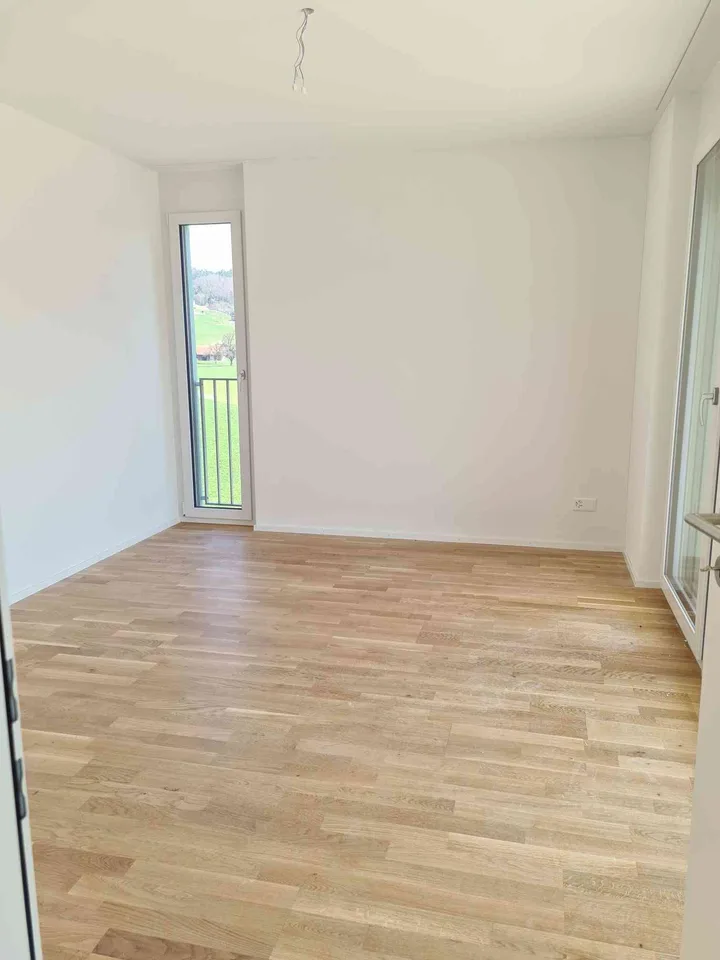 Helle & moderne 2.5 Zimmer-Wohnung mit grossem Sitzplatz
