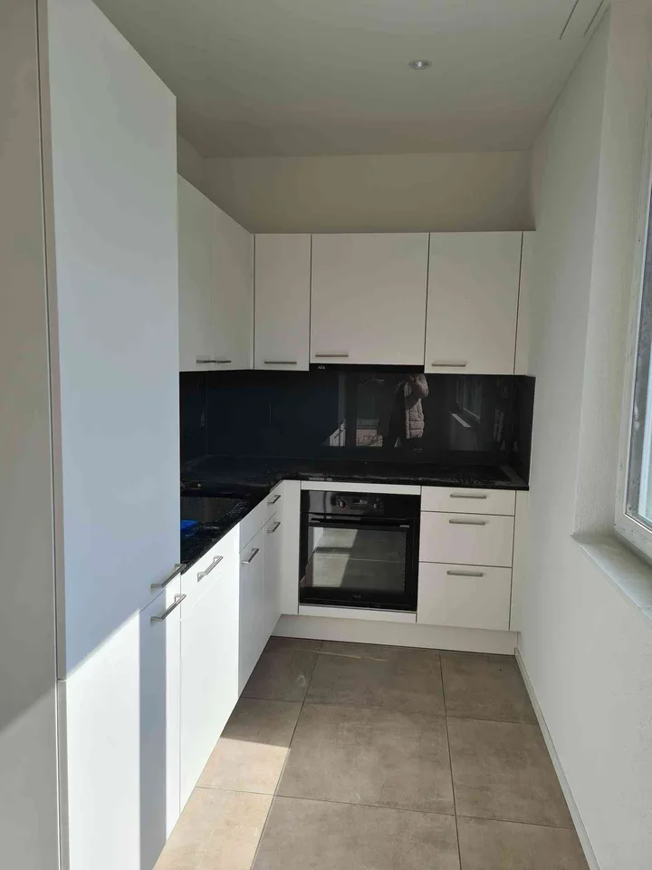 Helle & moderne 2.5 Zimmer-Wohnung mit grossem Sitzplatz