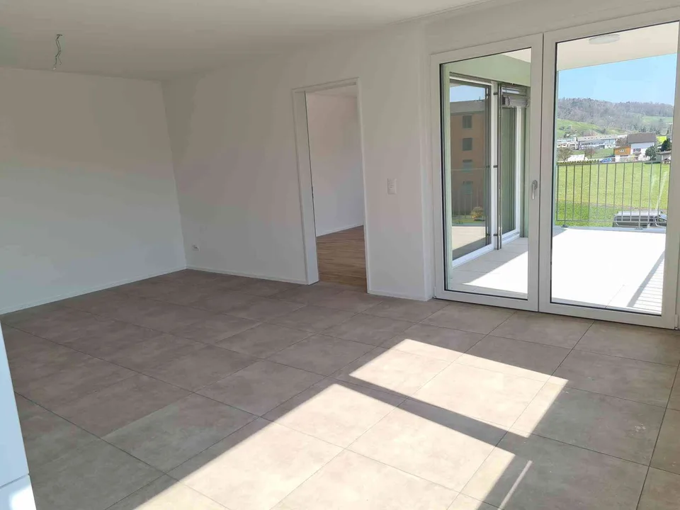 Helle & moderne 2.5 Zimmer-Wohnung mit grossem Sitzplatz