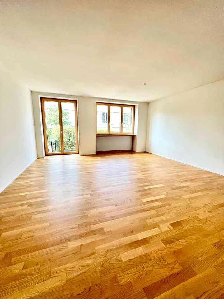 4.5-Zimmer-Reihenfamilienhaus mit Garage und 2 Aussenparkplätze direkt vor der Haustür