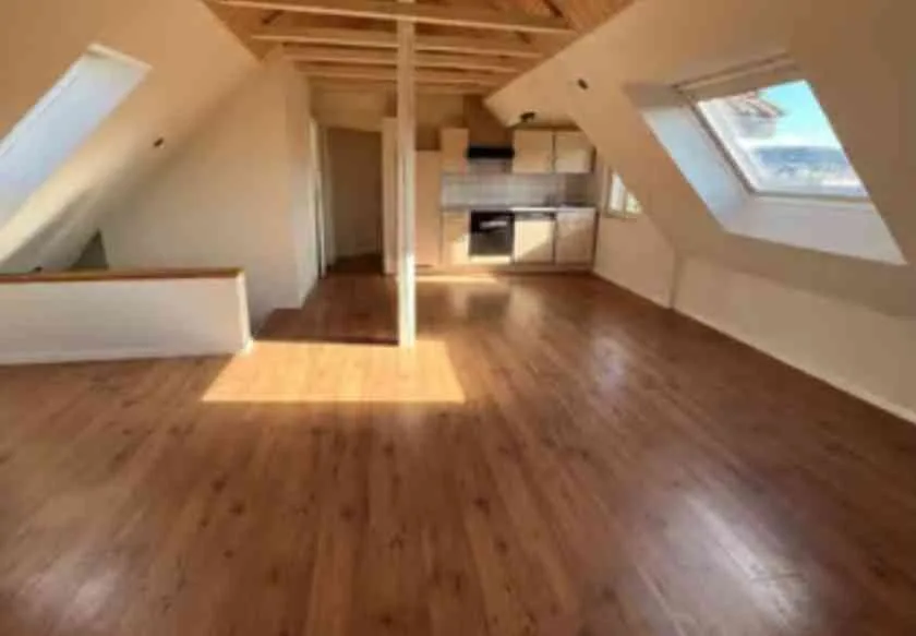 Helle 2,5 Zimmer Wohnung