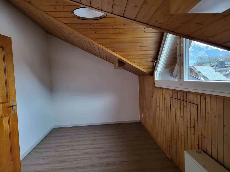 Ruhig gelegene 2-Zimmer-Dachwohnung mit Bergsicht in Kerns