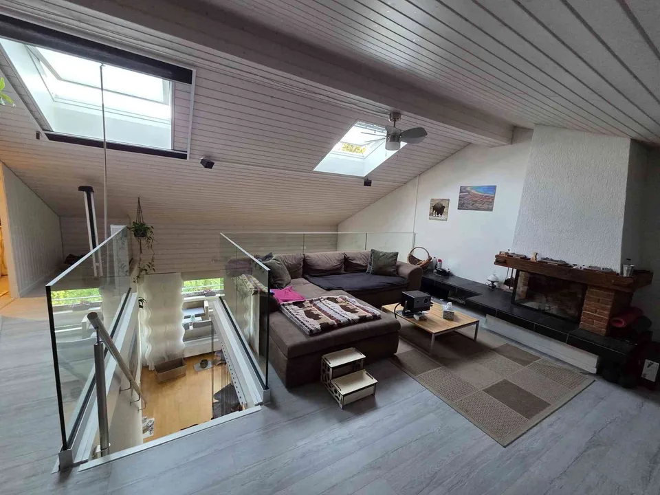 Grosse 3.5-Zimmer-Wohnung mit Galerie, Cheminée und eigener Waschküche