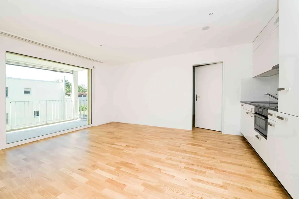 Moderne 2.5 Zimmer Wohnung mit Balkon