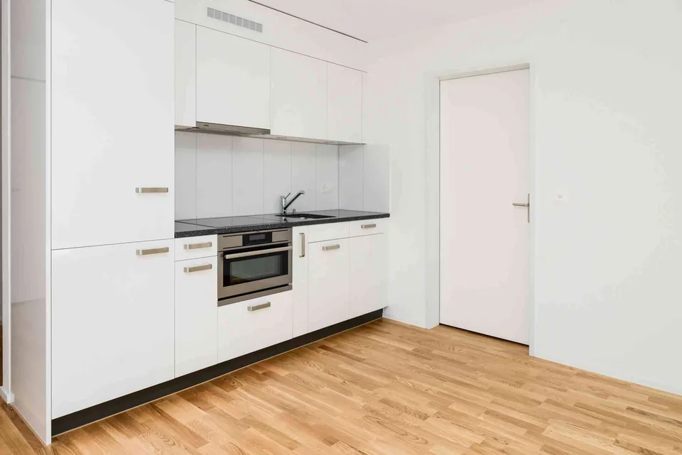 Moderne 2.5 Zimmer Wohnung mit Balkon
