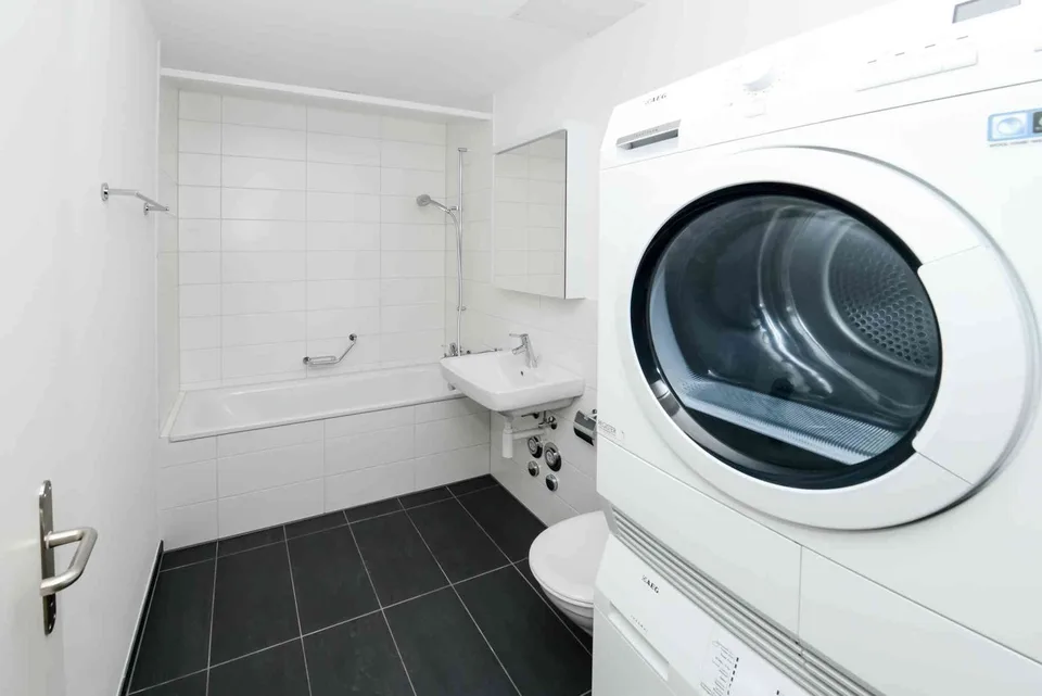 Moderne 2.5 Zimmer Wohnung mit Balkon