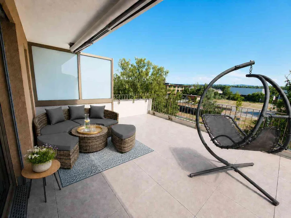 Helle Attika-Wohnung mit riesen Balkon